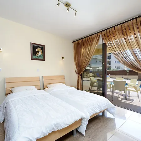 Hotel Seafront Luxury Protaras